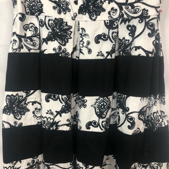 Tiana B Sundress Neutral Floral V Back Inset Stripes Pleated Skirt - Picture 4 of 10